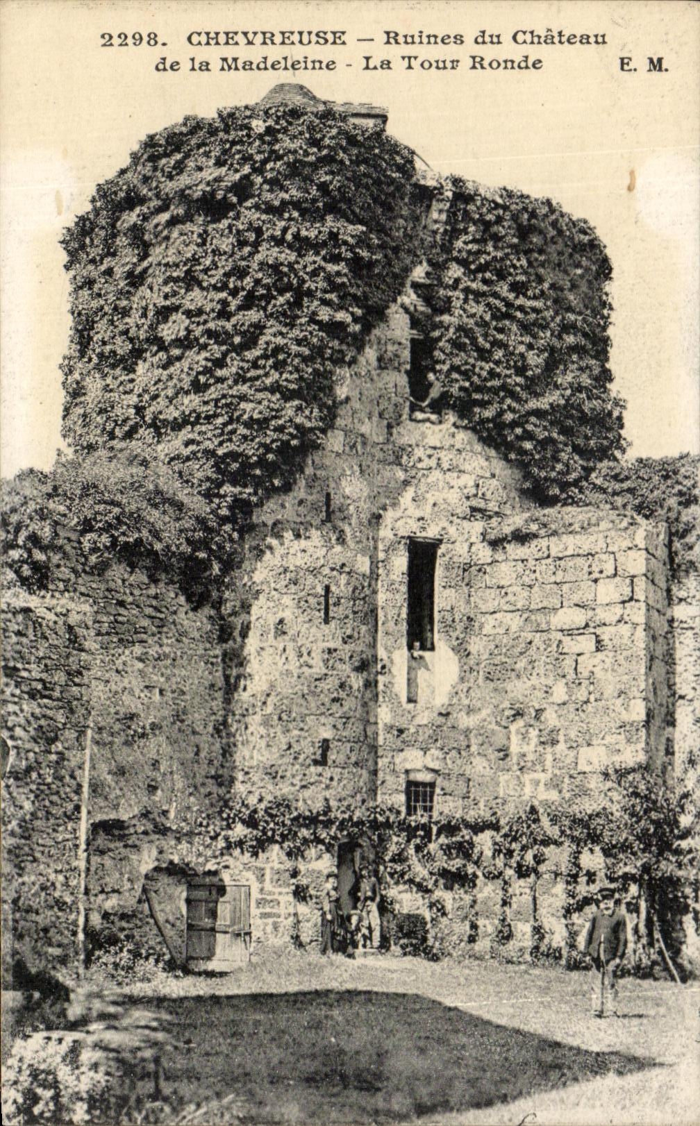 CPA Chevreuse Ruines du Chateau de la Madeleine La Tour Ronde