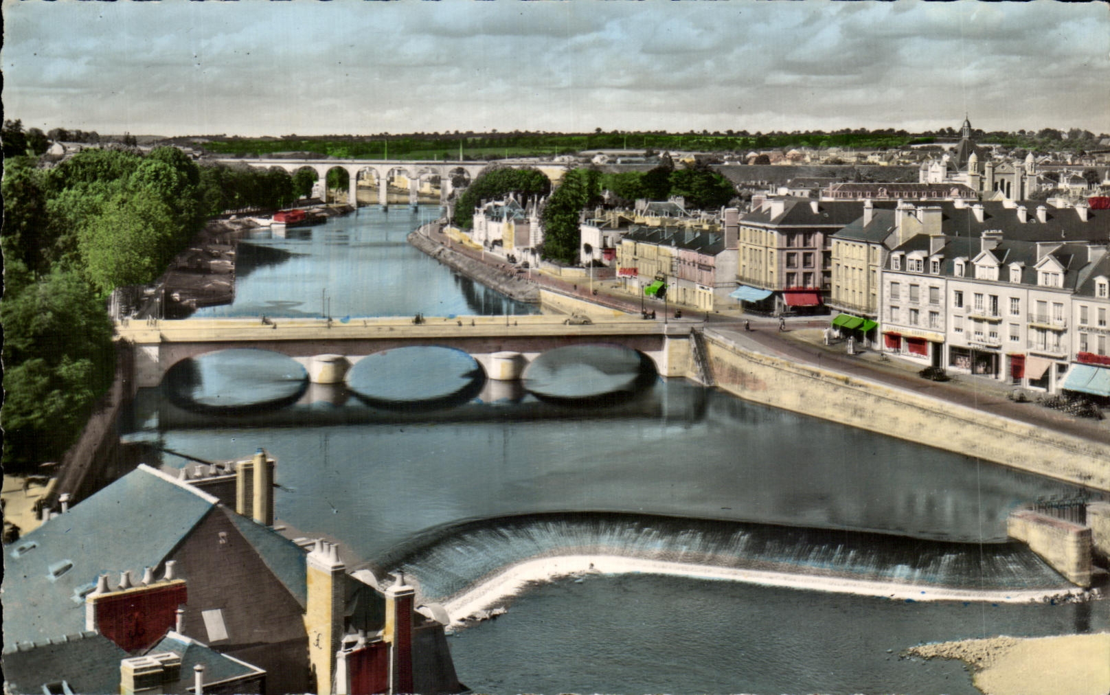 Panorama de CPA Laval de Mayenne y de los muelles