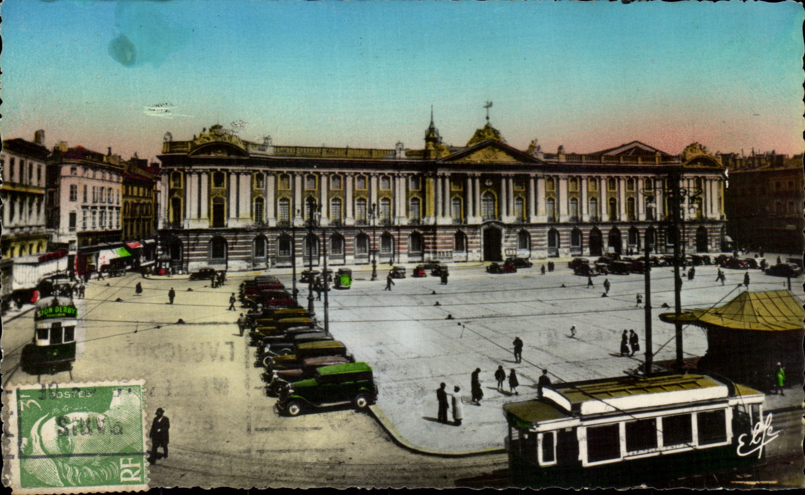 Ataque frontal de CPA Toulouse de la tranvia del ayuntamiento de Capitole