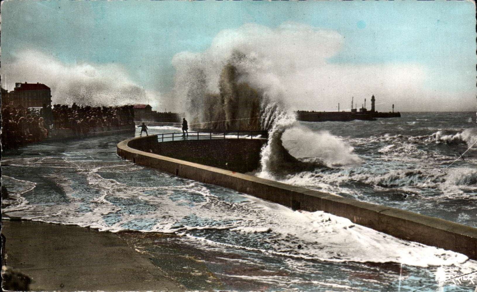 CPA Treport a Beautiful heavy swell