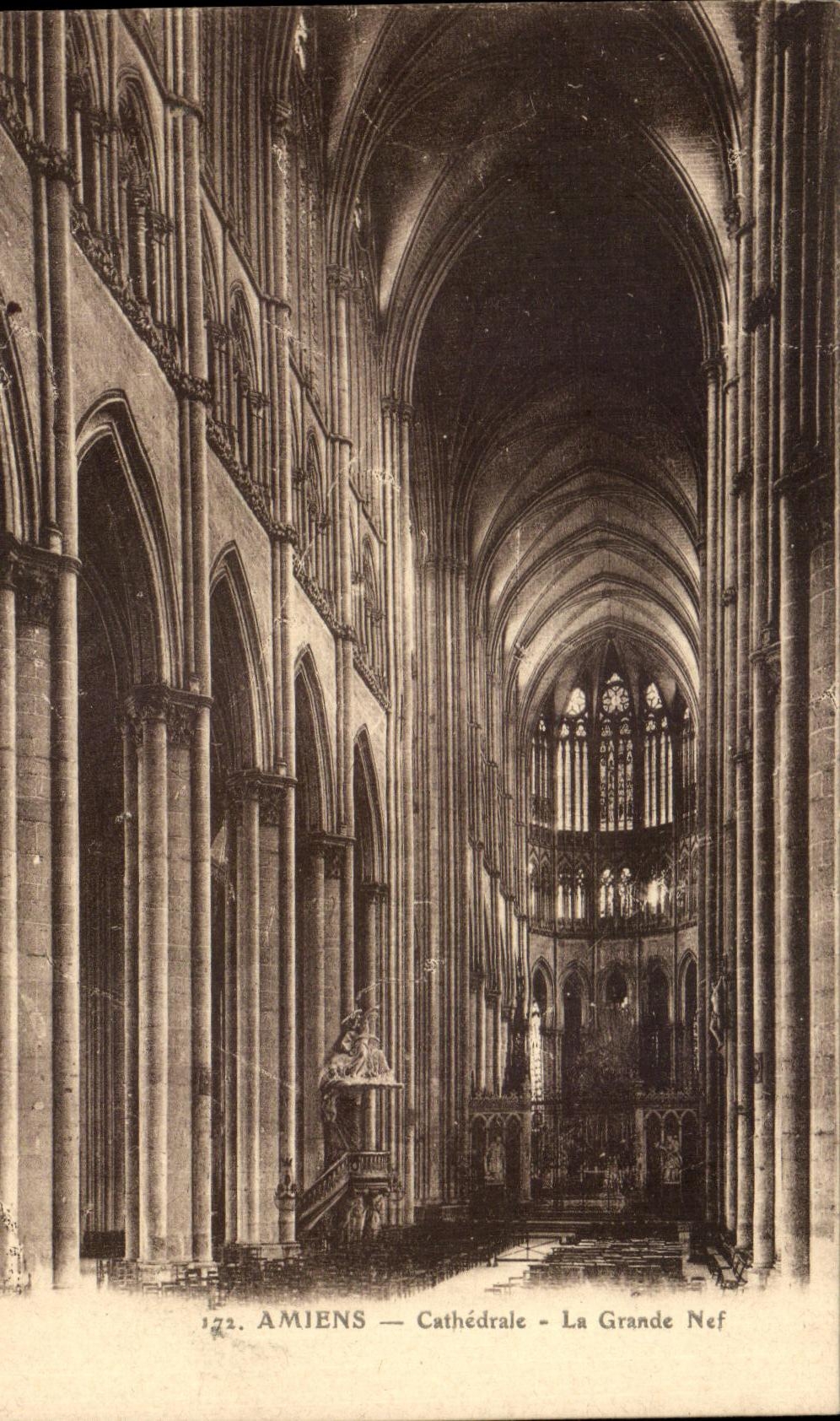 CPA Amiens Cathedrale La Grande Nef