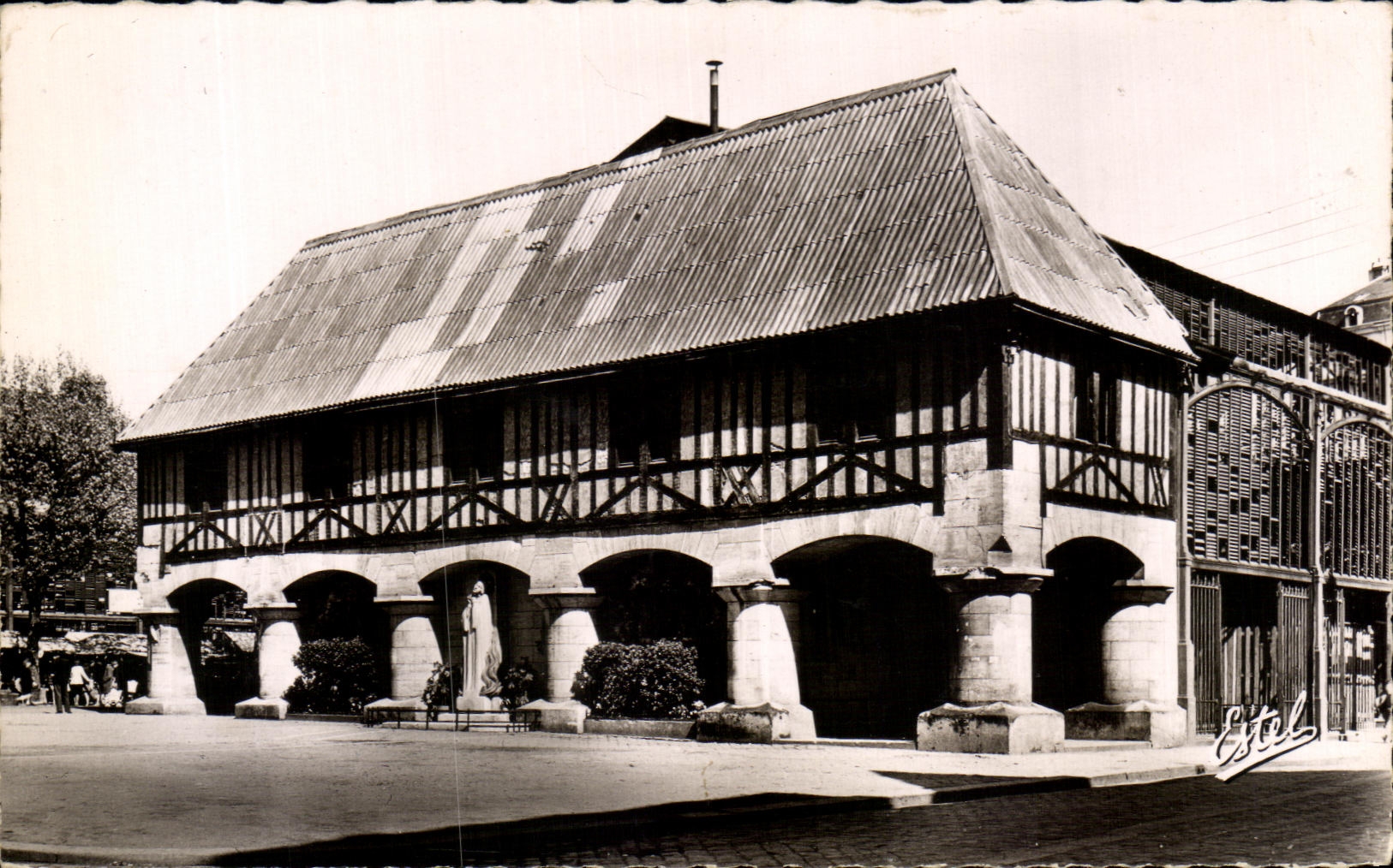 CPA Rouen Places Market And Statue De Jeanne of arc