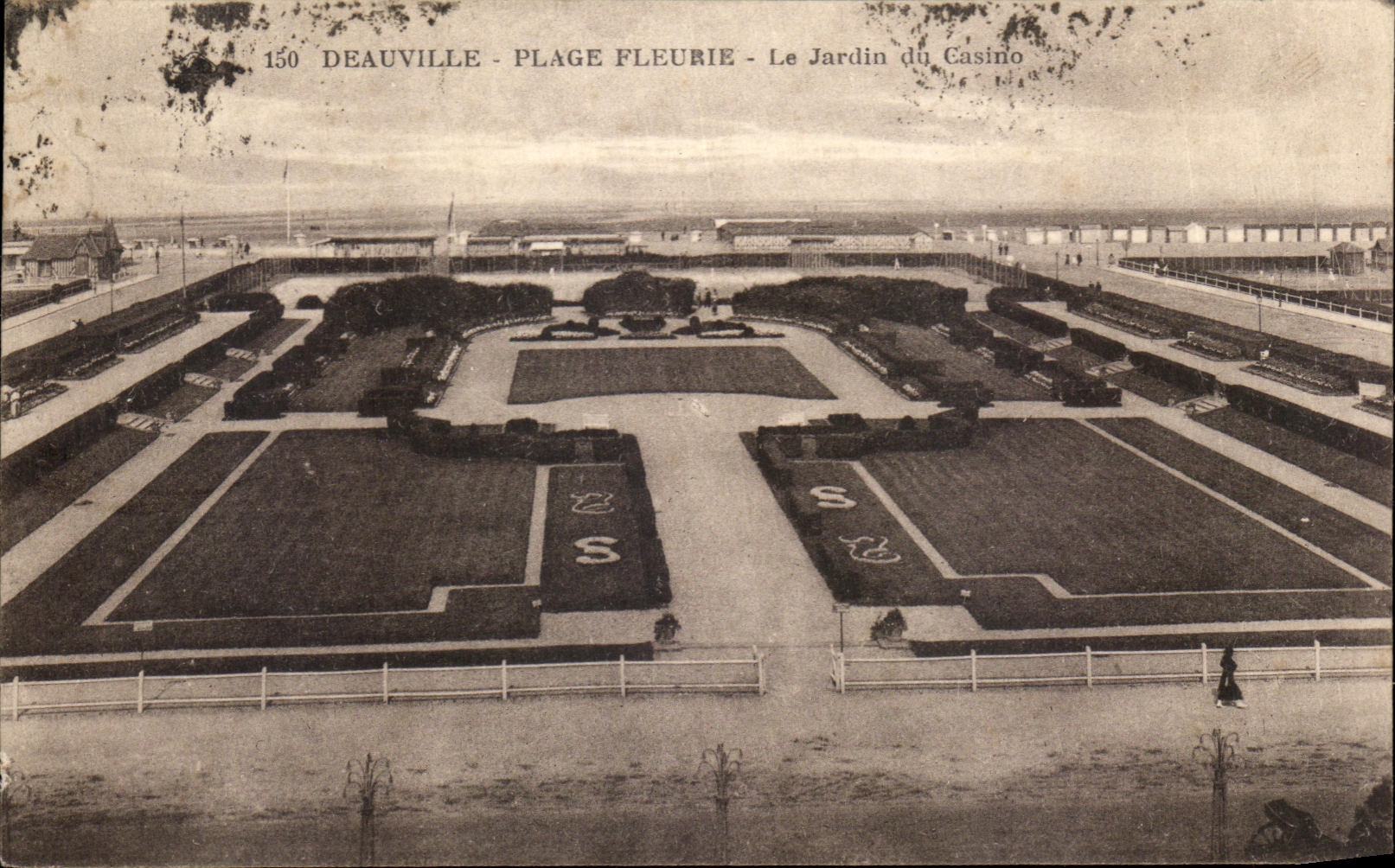 CPA Deauville Flowered Beach the Garden of the Casino