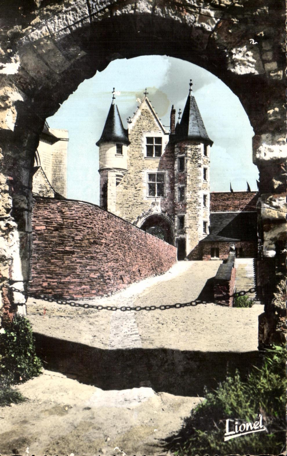 CPSM Angers Interieur du Chateau Le Chatelet