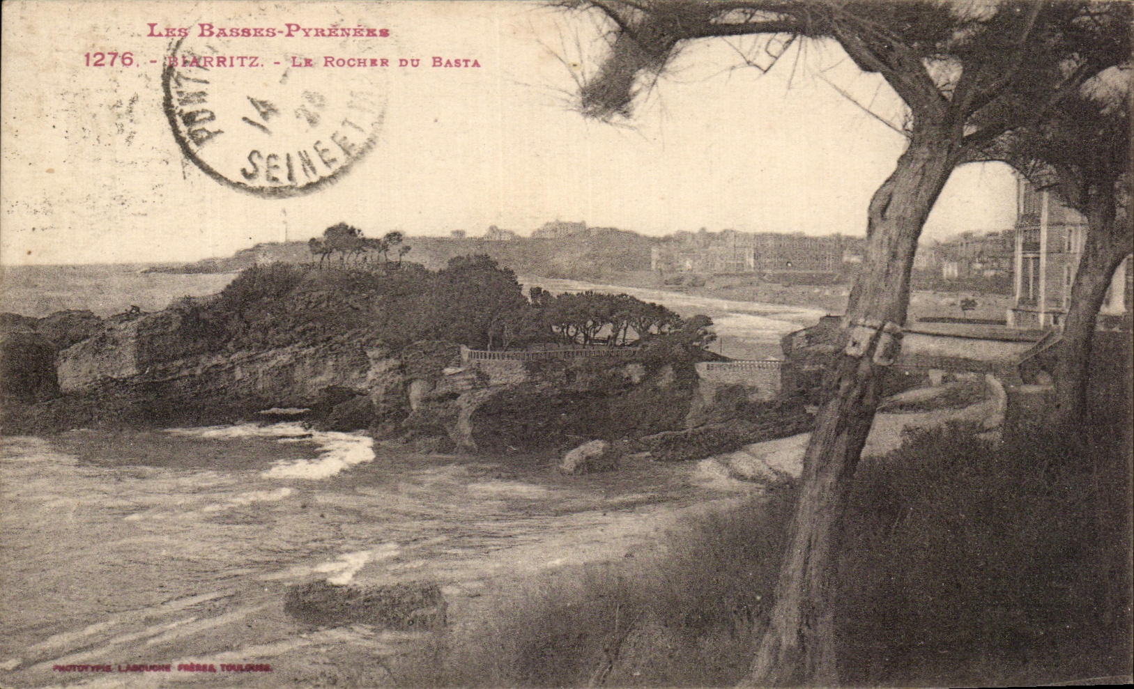 CPA Les Basses Pyrenees Biarritz Le Roches Du Basta