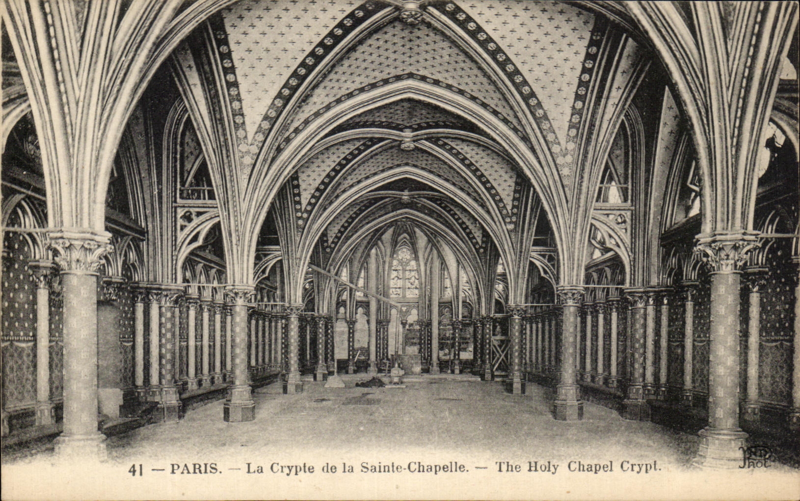 CPA Paris Cryple of Sainte the Vault