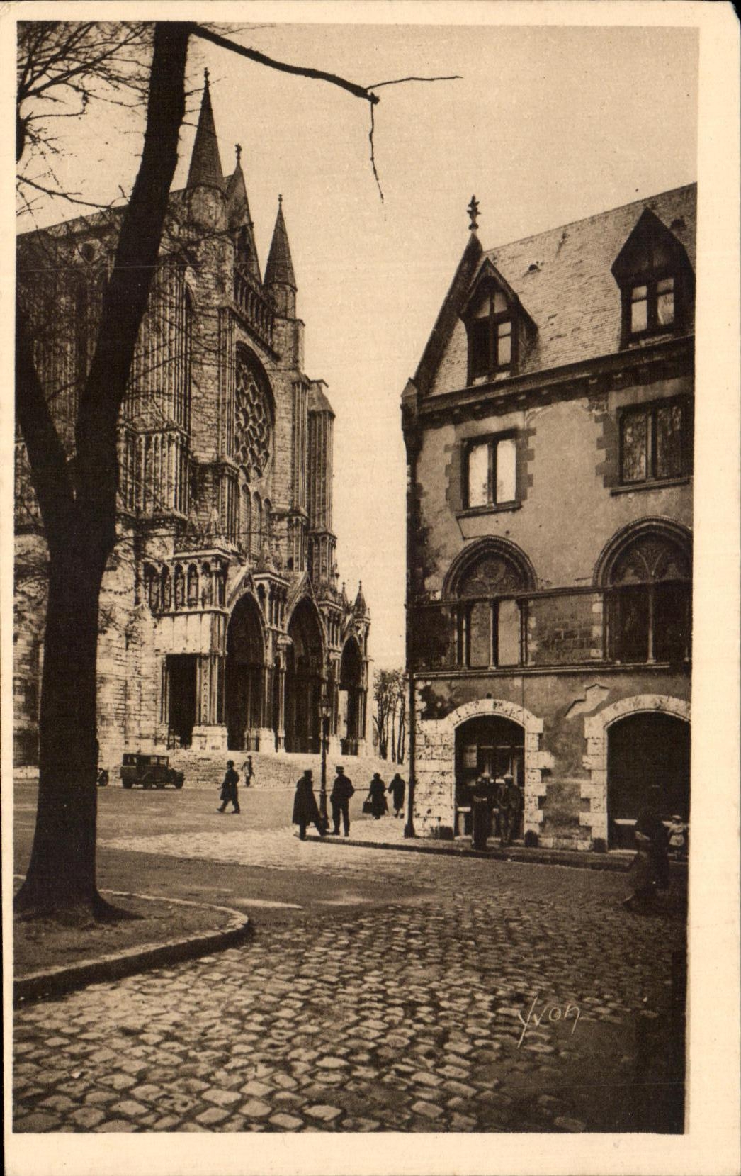 CPA Chartres L'Ancienne Poste et la Portail Sud