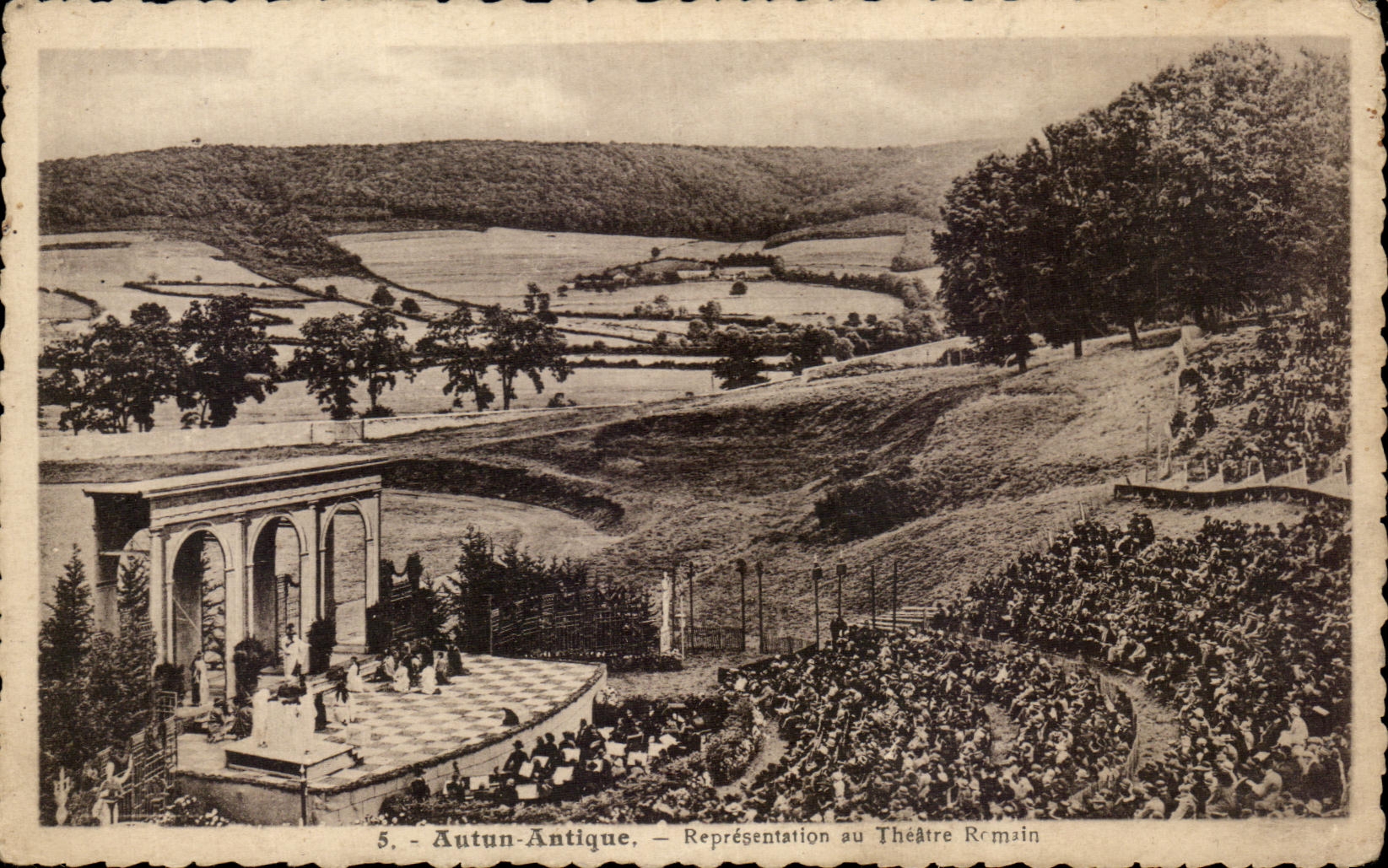 CPA Autun Antique Representation du Theatre Remain