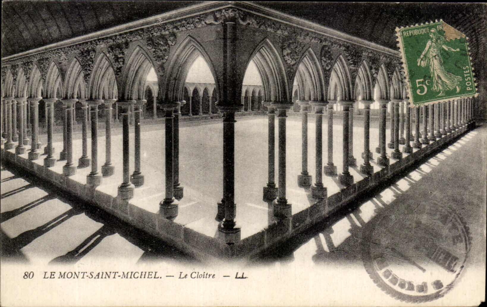 CPA Le Mont St Michel Le Cloitre