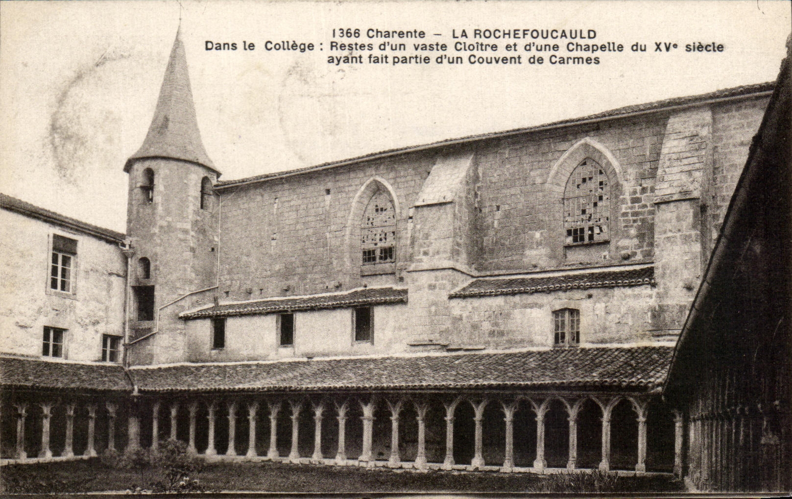 CPA Charente La Rochefoucauld Dans le College Restes d'un Vaste Cloitre et d'une Chapelle Couvent de Dames