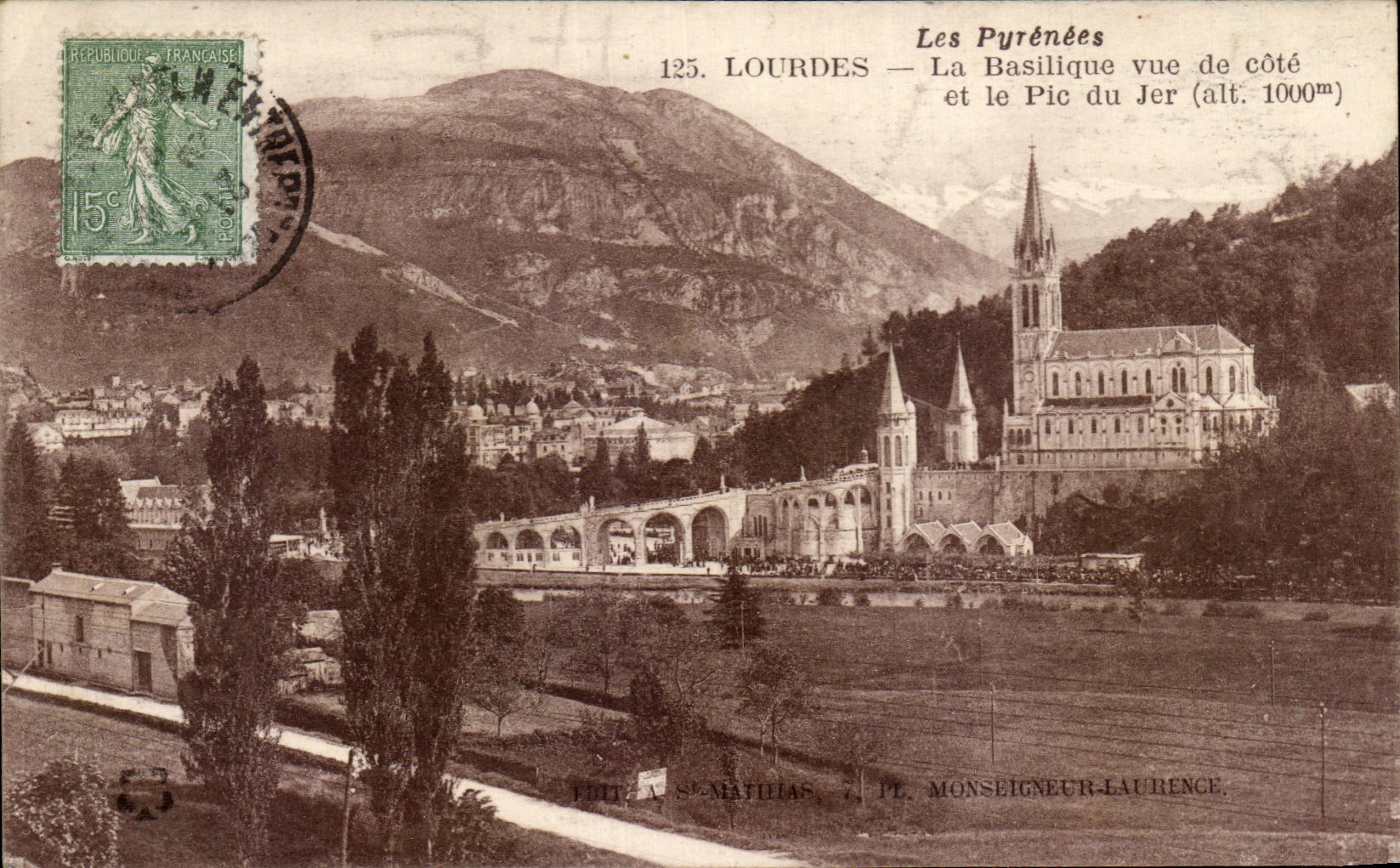 CPA Lourdes La basilique Vue de et le Pic Du Jer