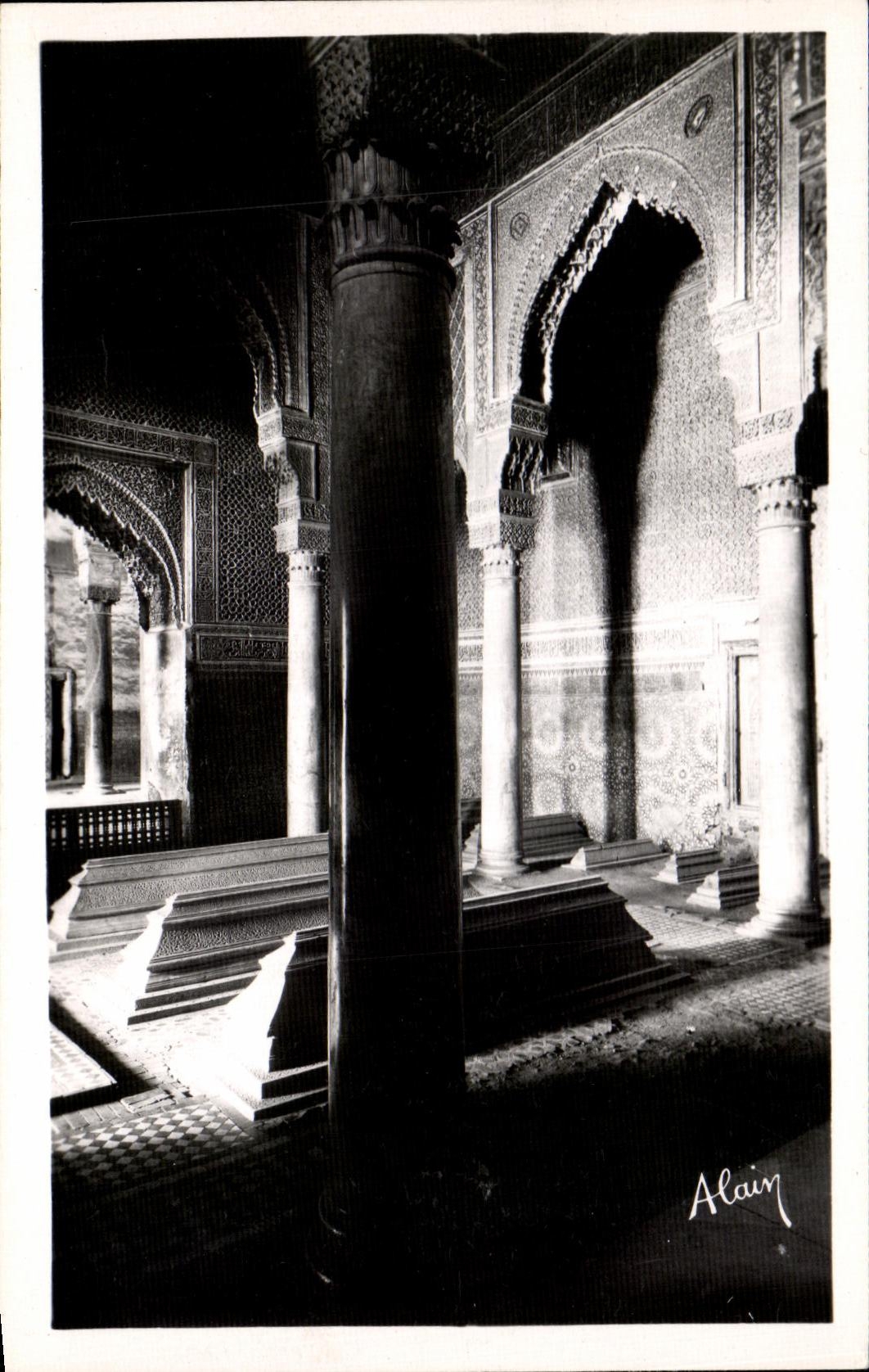 CPA Marrakech Les Tombeaux Saadiens Salle des douze colonnes Maroc