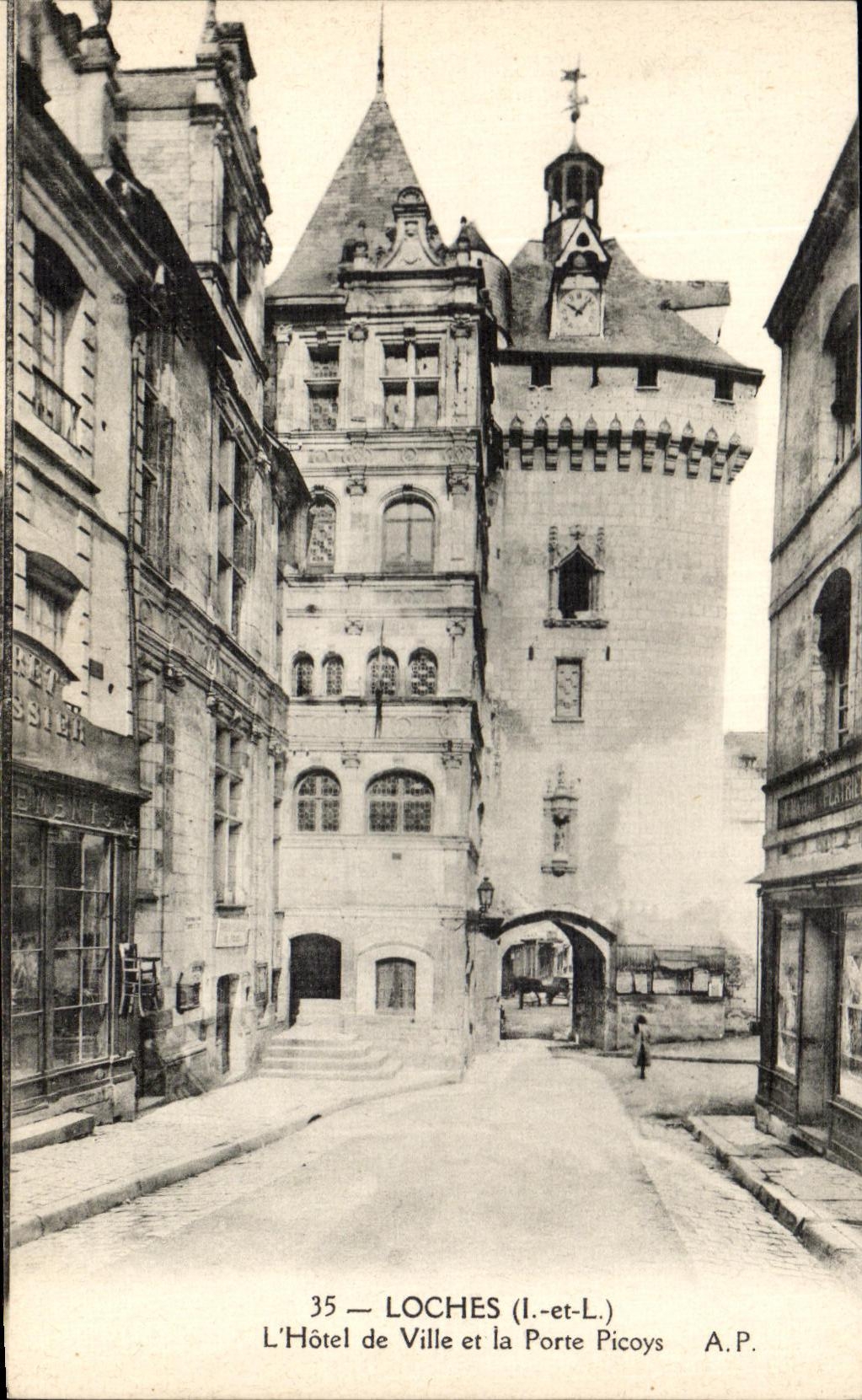 CPA Loches L'Hotel de Ville et la Porte Picoys