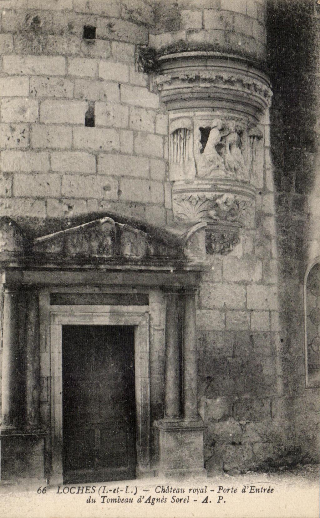 CPA Loches Le Chateau Royal Porte d'Entree du Tombeau d'Agnes Sorel