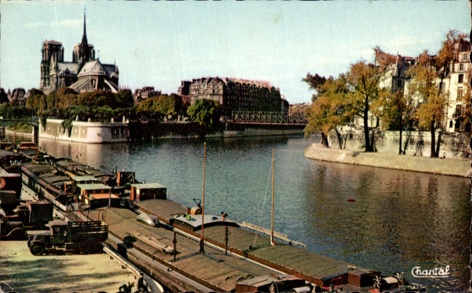 CPA Paris Notre Dame Barges on the Seine