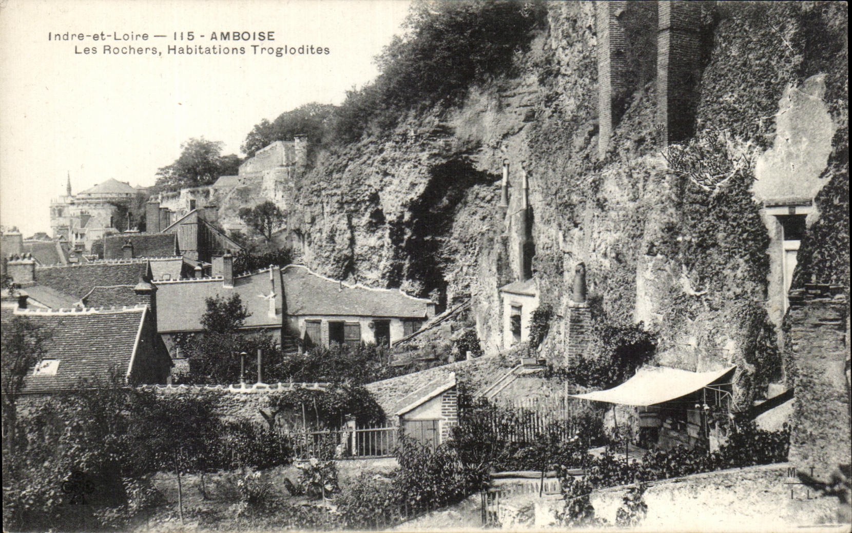 CPA Indre Et Loire Amboise Les Rochers Habitations Troglodites