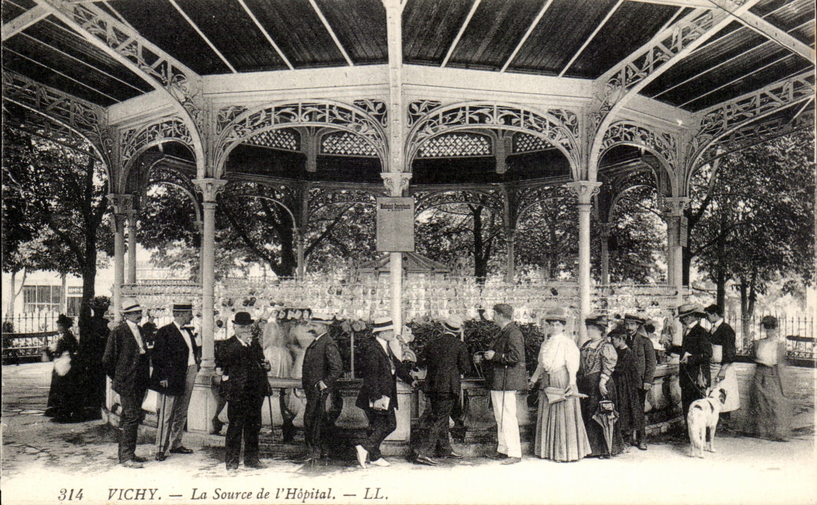 CPA Vichy the Source of I' Hopital