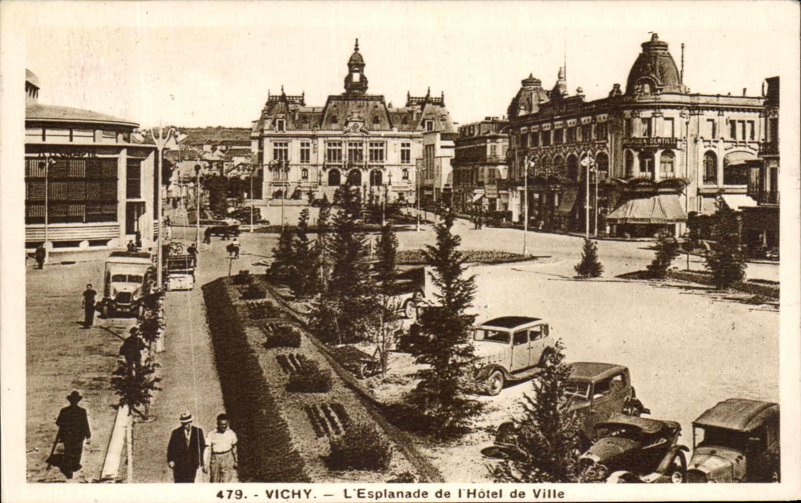 CPA Vichy the Esplanade of I' Town hall