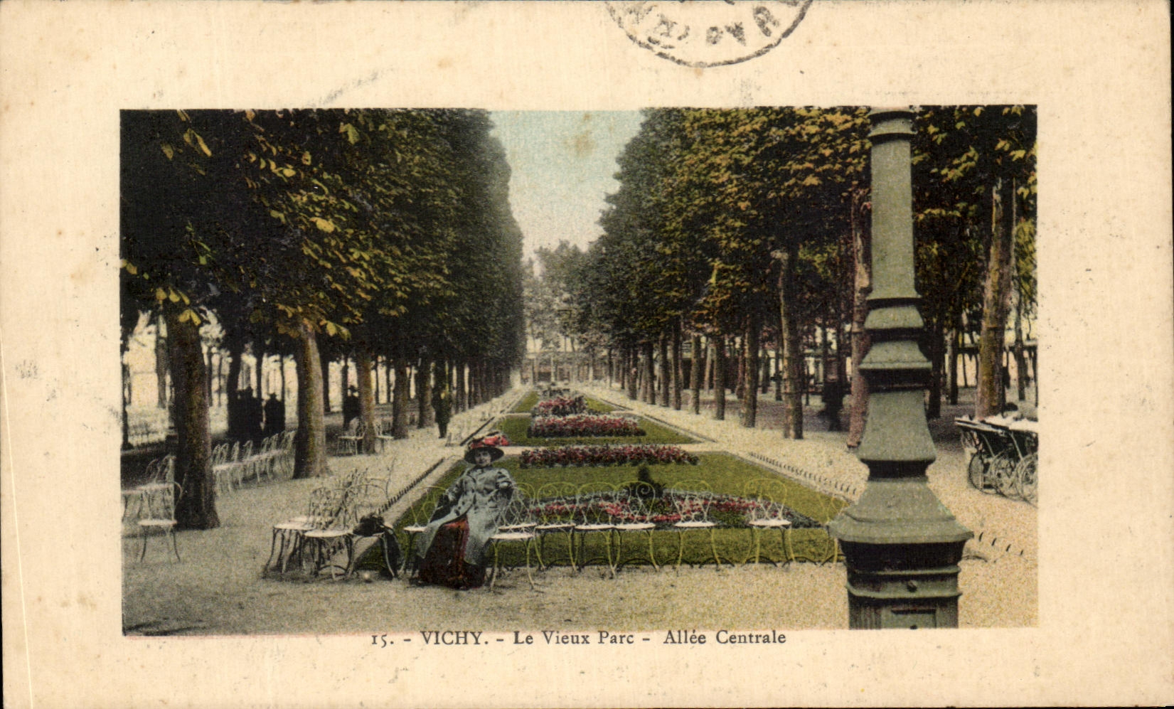 CPA Vichy the Old Park Allee Central