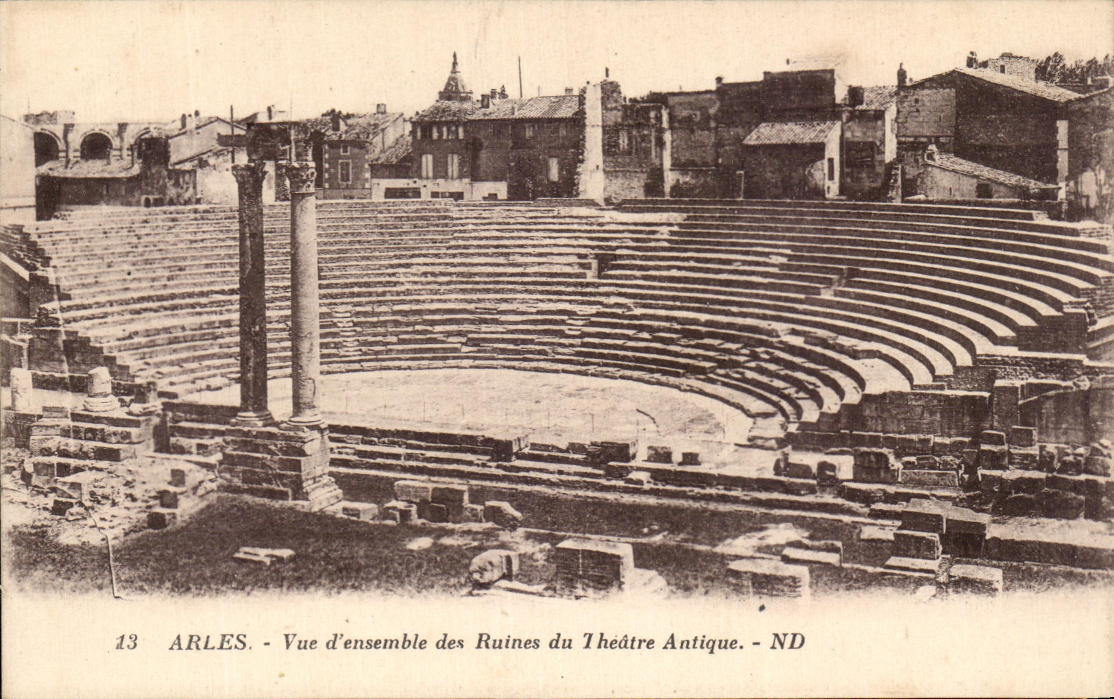 CPA Arles Overall picture of the Ruins of the Ancient Theater