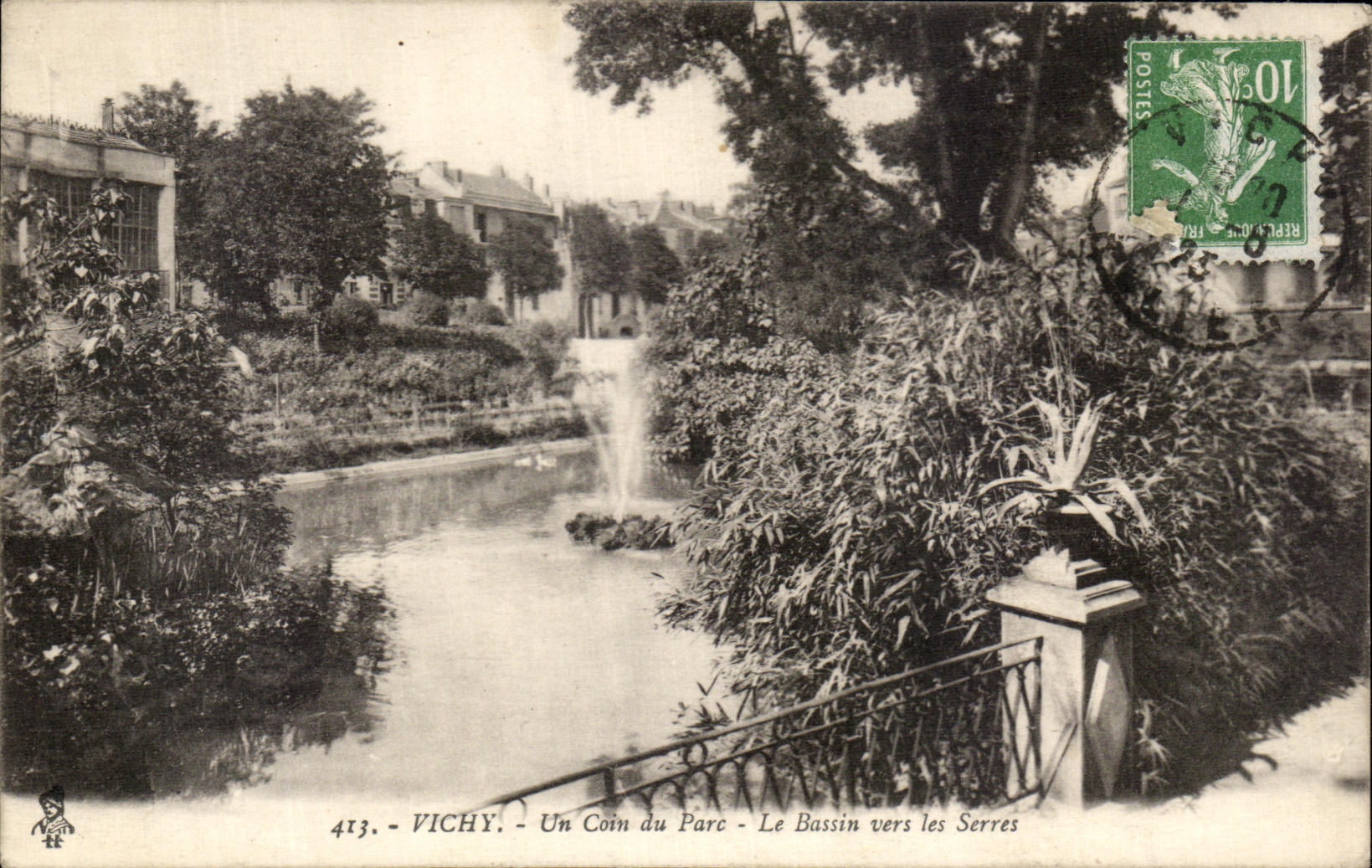 CPA Vichy a Corner of the Park the Basin towards the Greenhouses