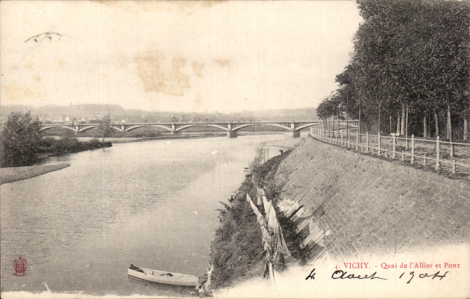 CPA Vichy Quay of I' Allier and Bridge