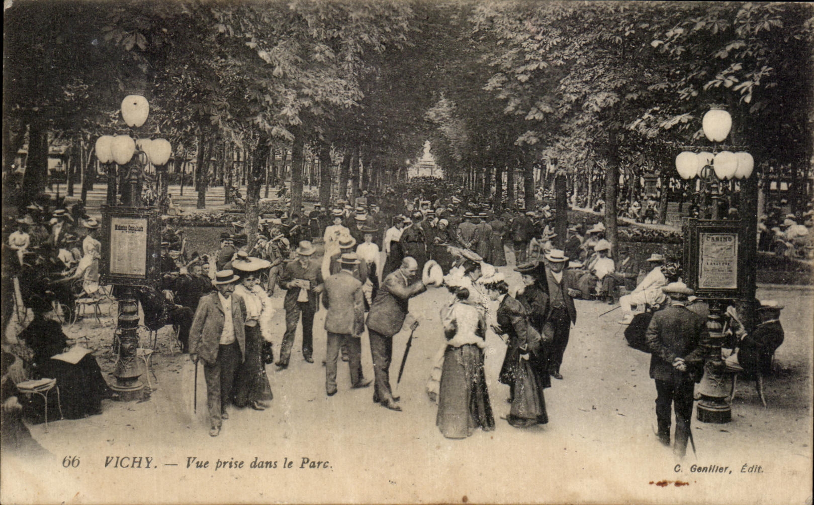 CPA Vichy Vue prise dans le Parc