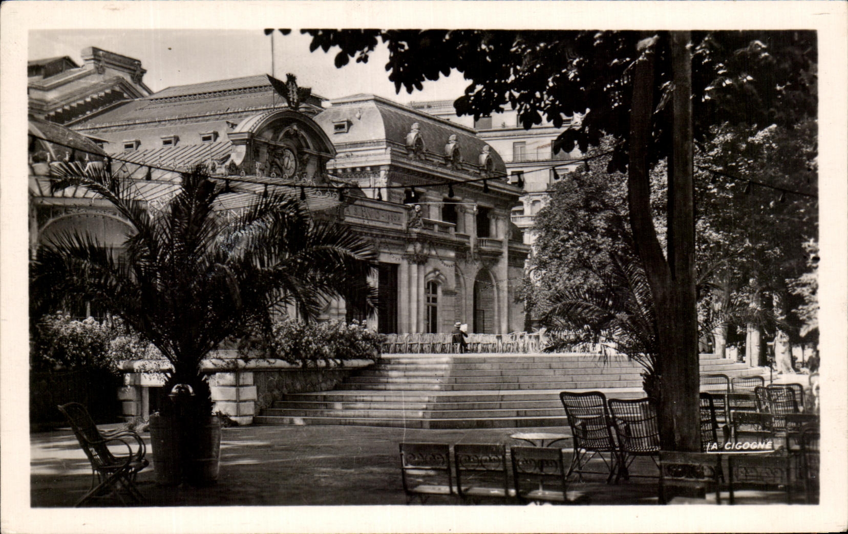 CPA Vichy Le Casino cote du Theatre