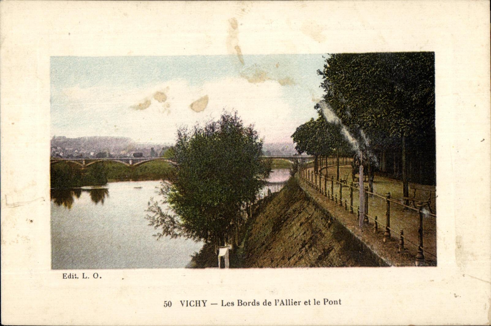 CPA Vichy Edges of Allier and the Bridge