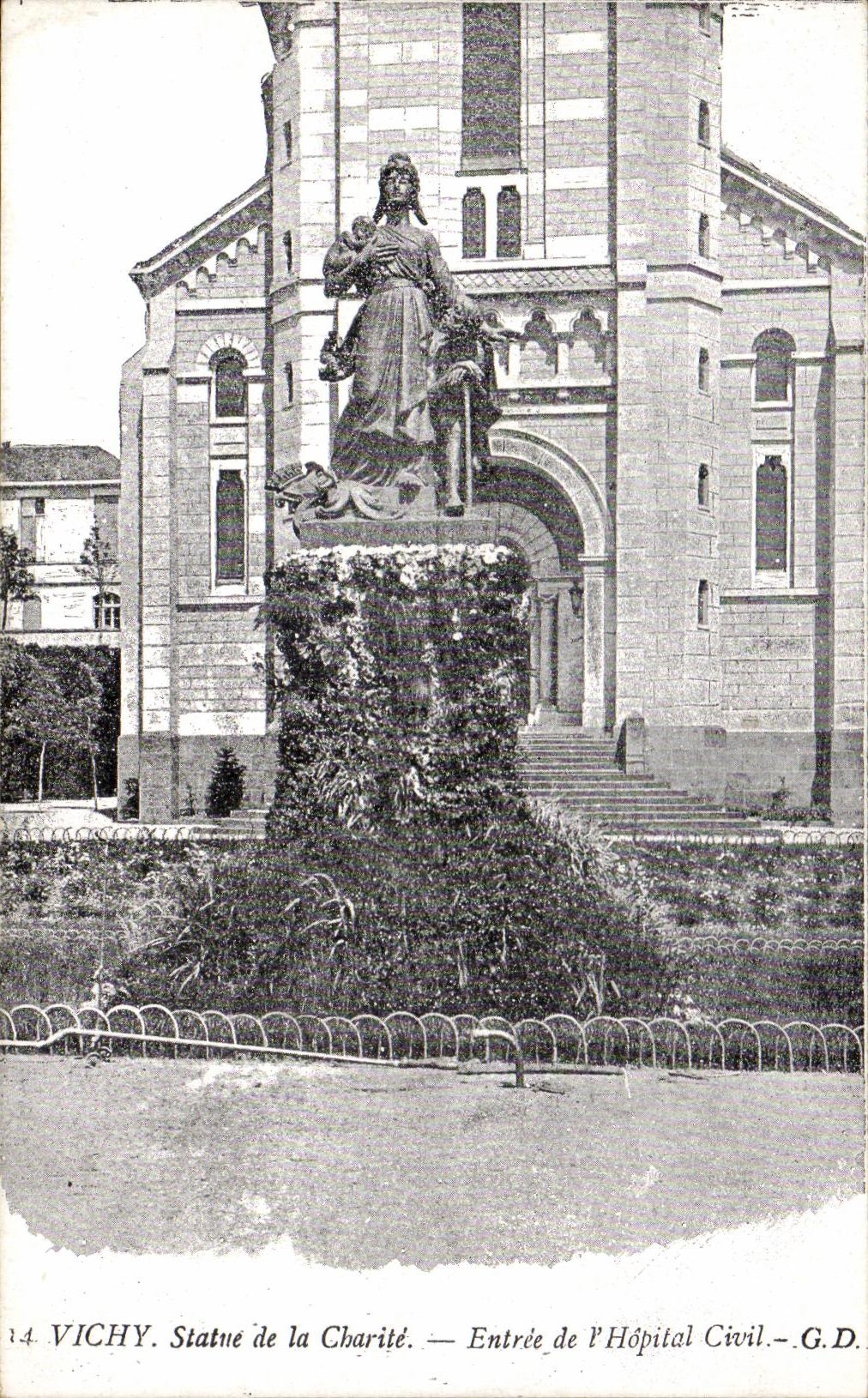 CPA Vichy Statue of the Charity Entrance of the Civil Hospital