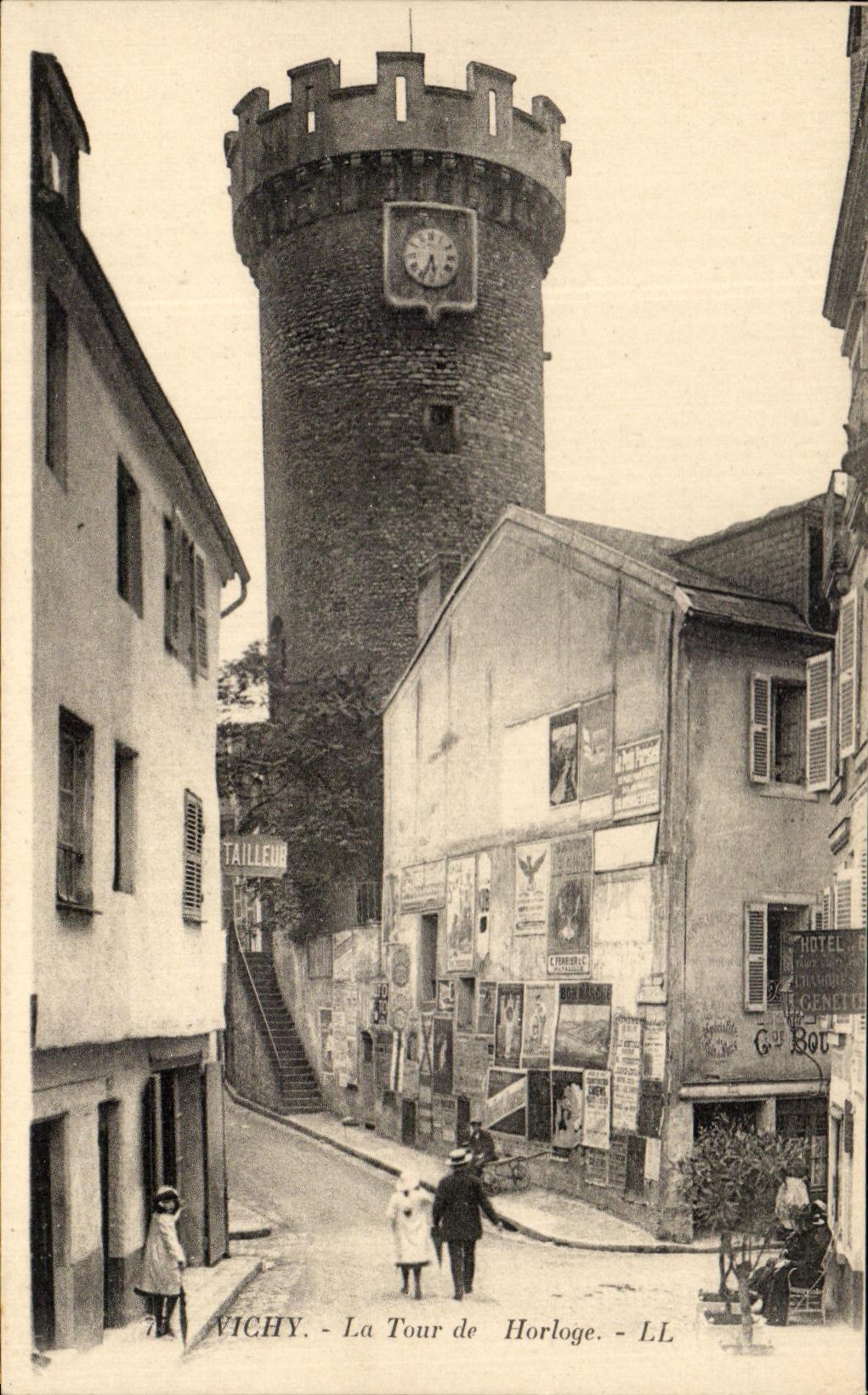 CPA Vichy La Tour de Horloge