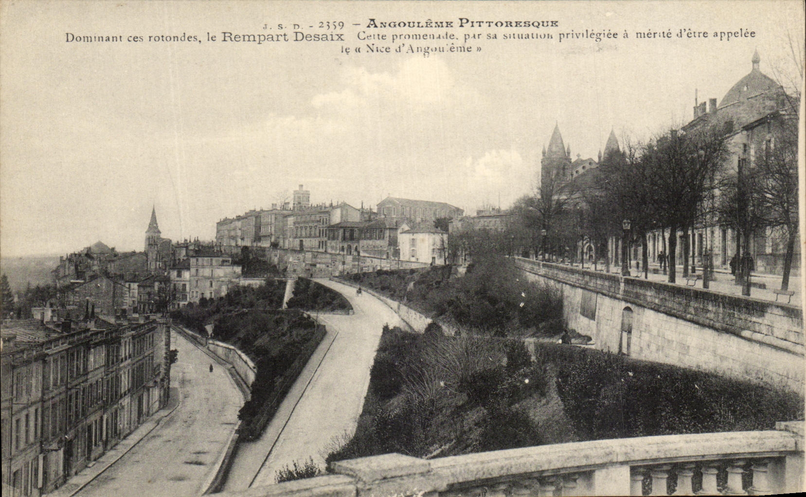 Picturesque CPA Angouleme Dominating these rotundas the Desaix Rampart