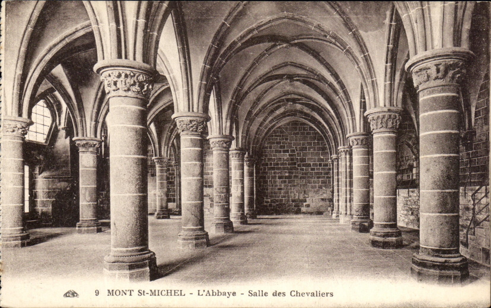 CPA Mont St Michel L'Abbaye Salle des Chevaliers