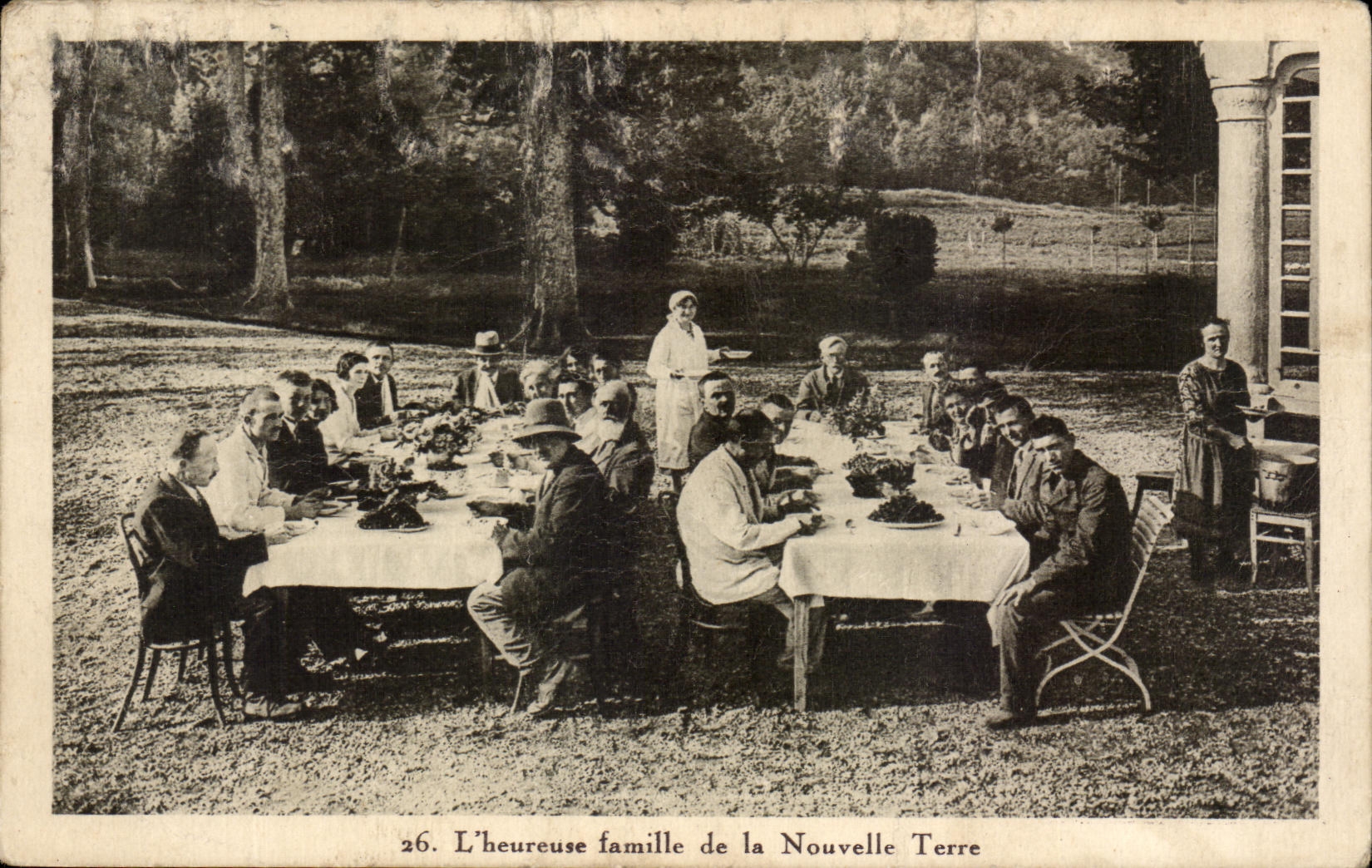 CPA L'Heureuse Famille de la Nouvelle Terre