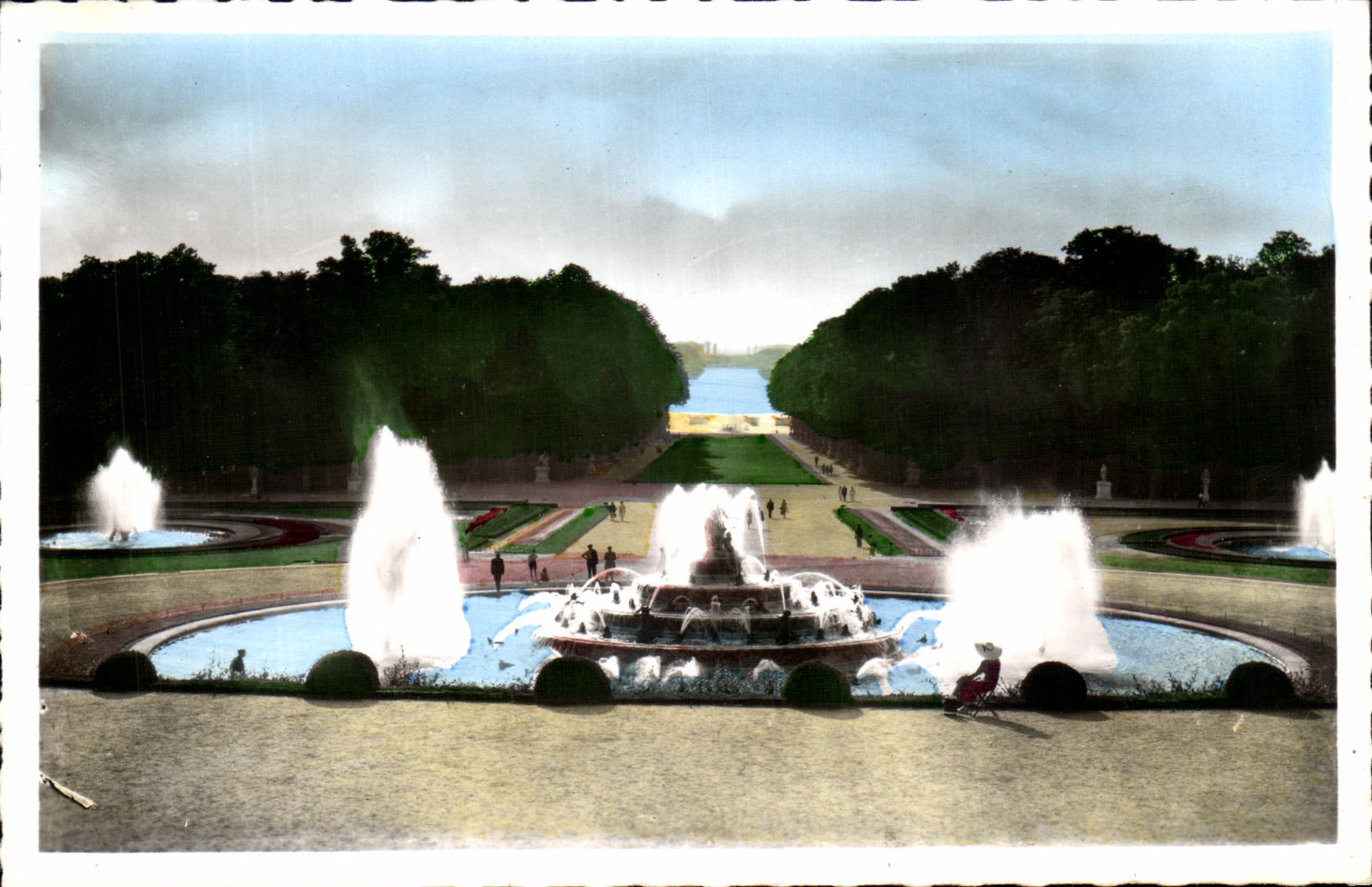 CPA Versailles Le Bassin De Latone Grandes Eaux Et Le Tapis Vert