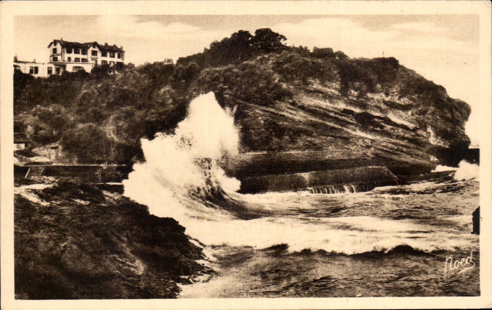 CPA Biarritz L'Attalaye un jour de tempete
