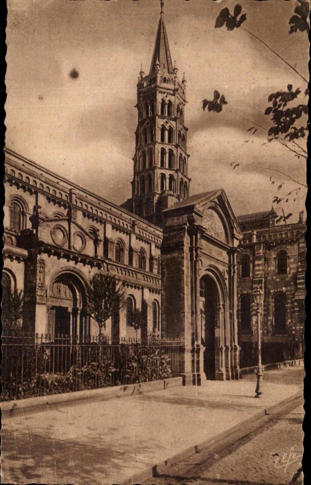 Campana-torre de CPA Toulouse del santo Sernin y Porte Miegeville de la basilica