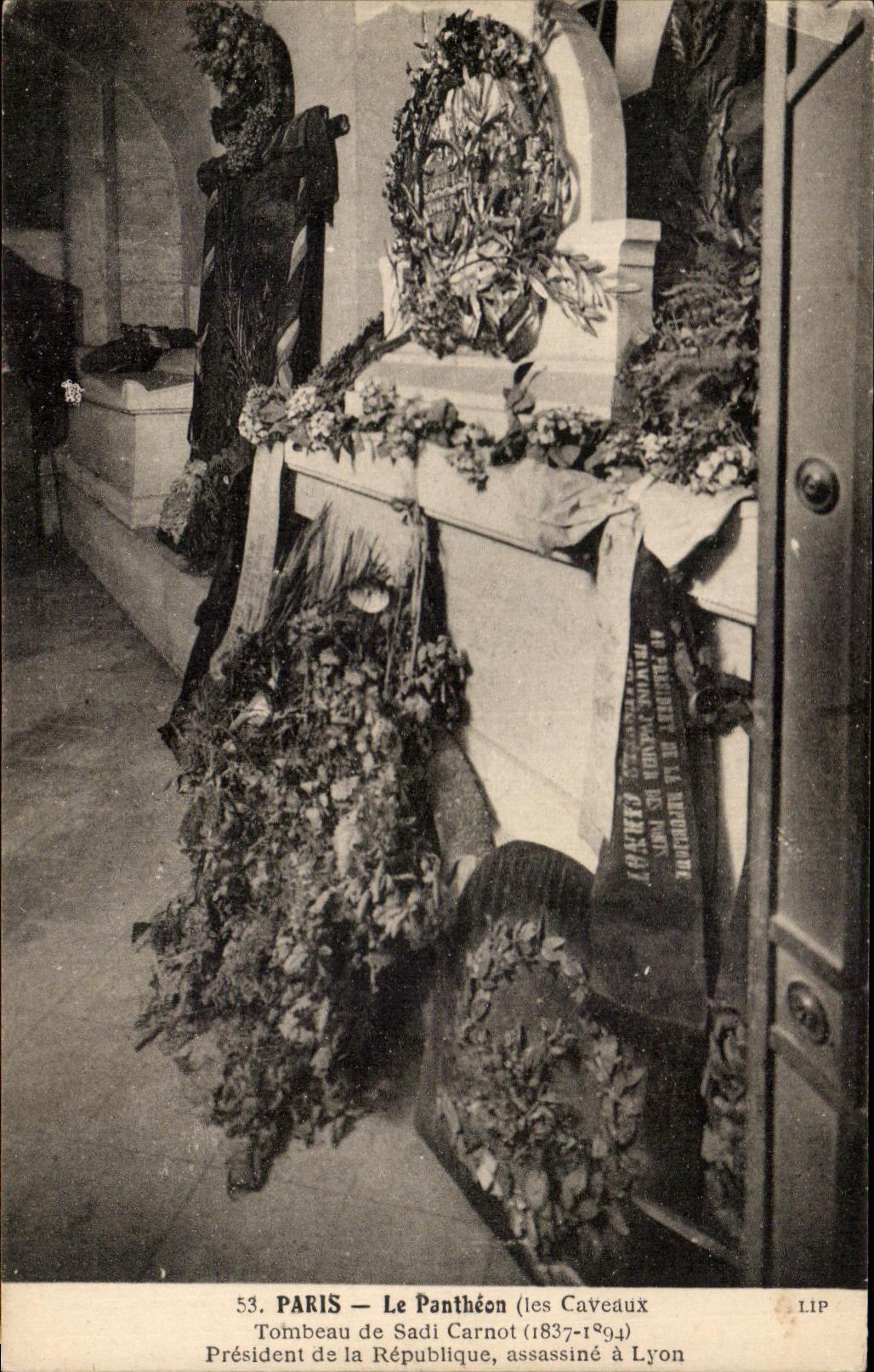 CPA Paris la tumba del panteon del presidente de Sadi Carnot del assainea Lyon de la republica