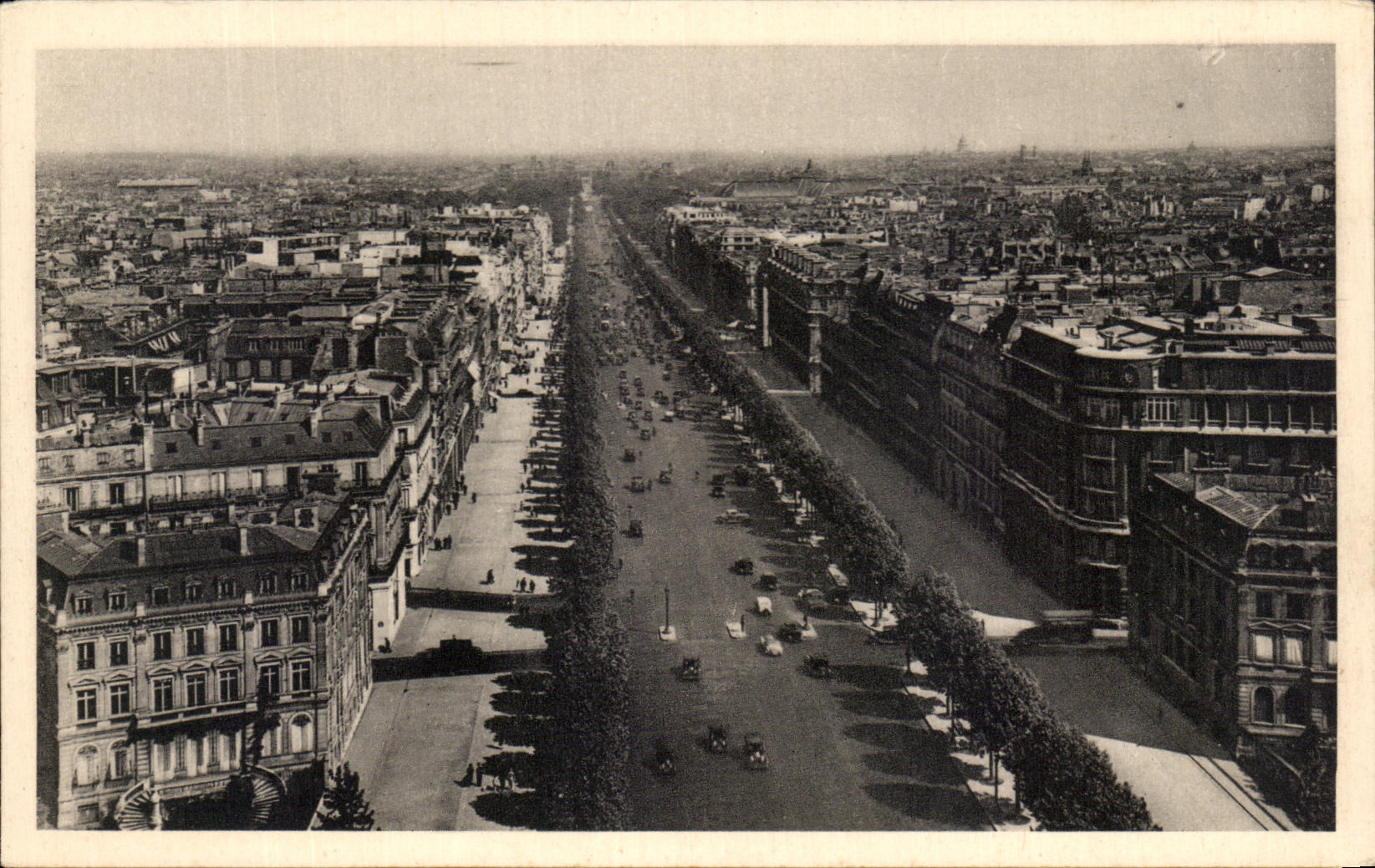 CPA Paris Triomphe de l'Eglise Avenue des Champs Elysees