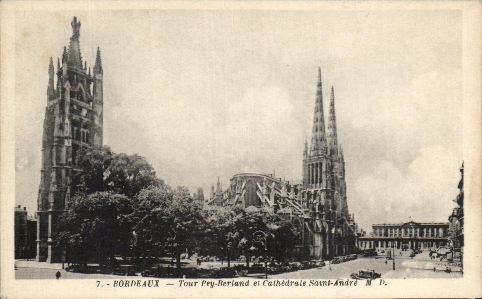 CPA Bordeaux Tour Pey Berland Et Cathedrale Saint Andre