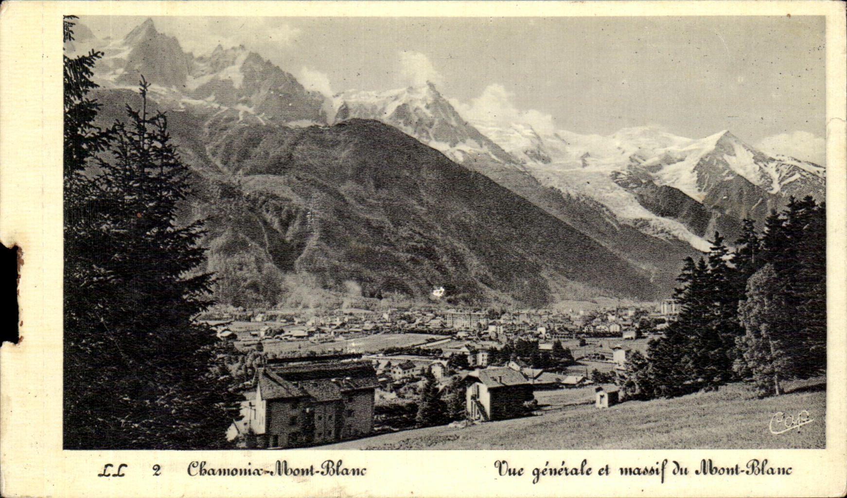 CPA Chamonix Mont Blanc Vue generale et massif du Mont Blanc 