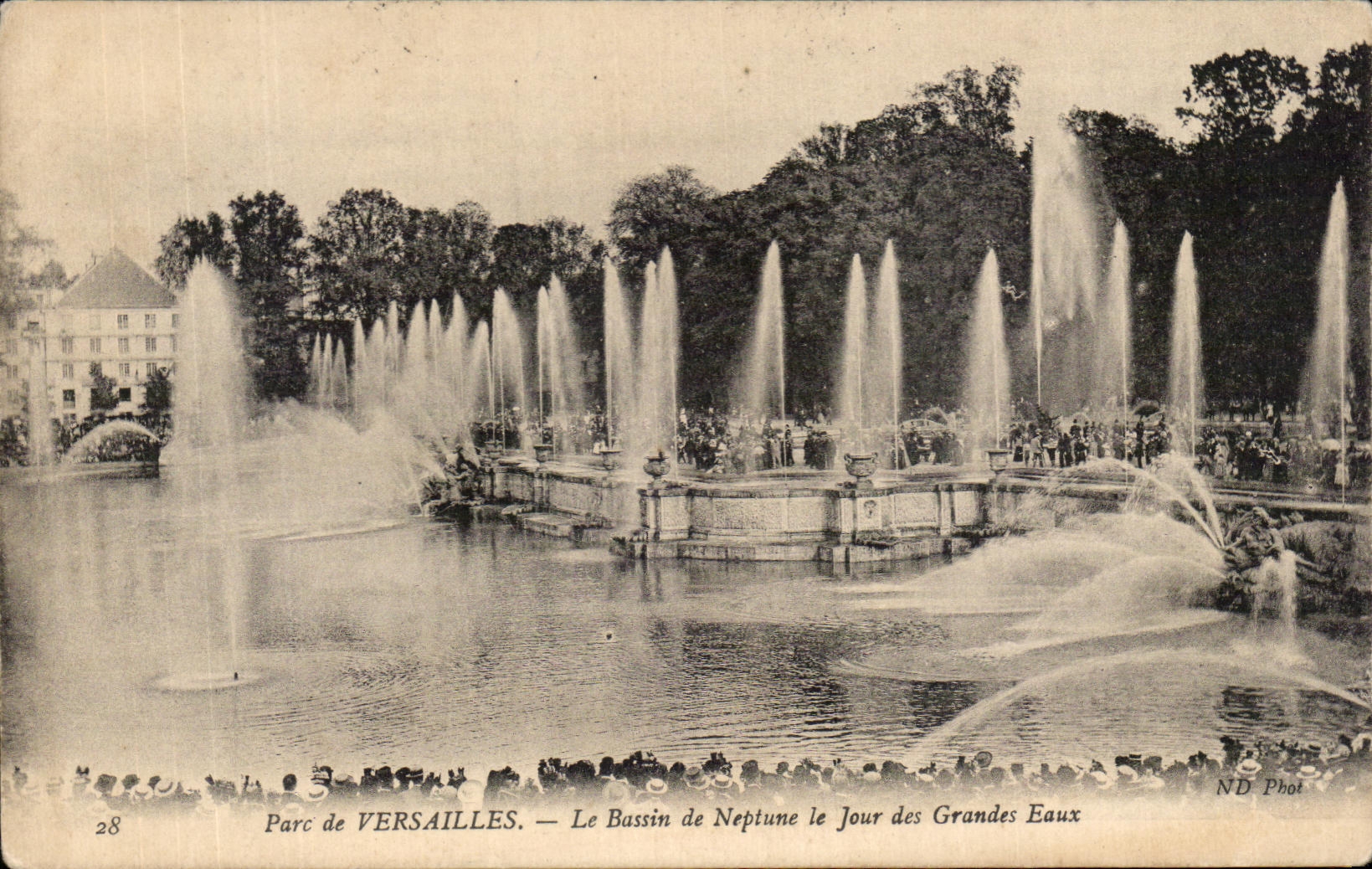 CPA Parc De Versailles Le Bassin de Neptune Le Jour Des Grandes eaux