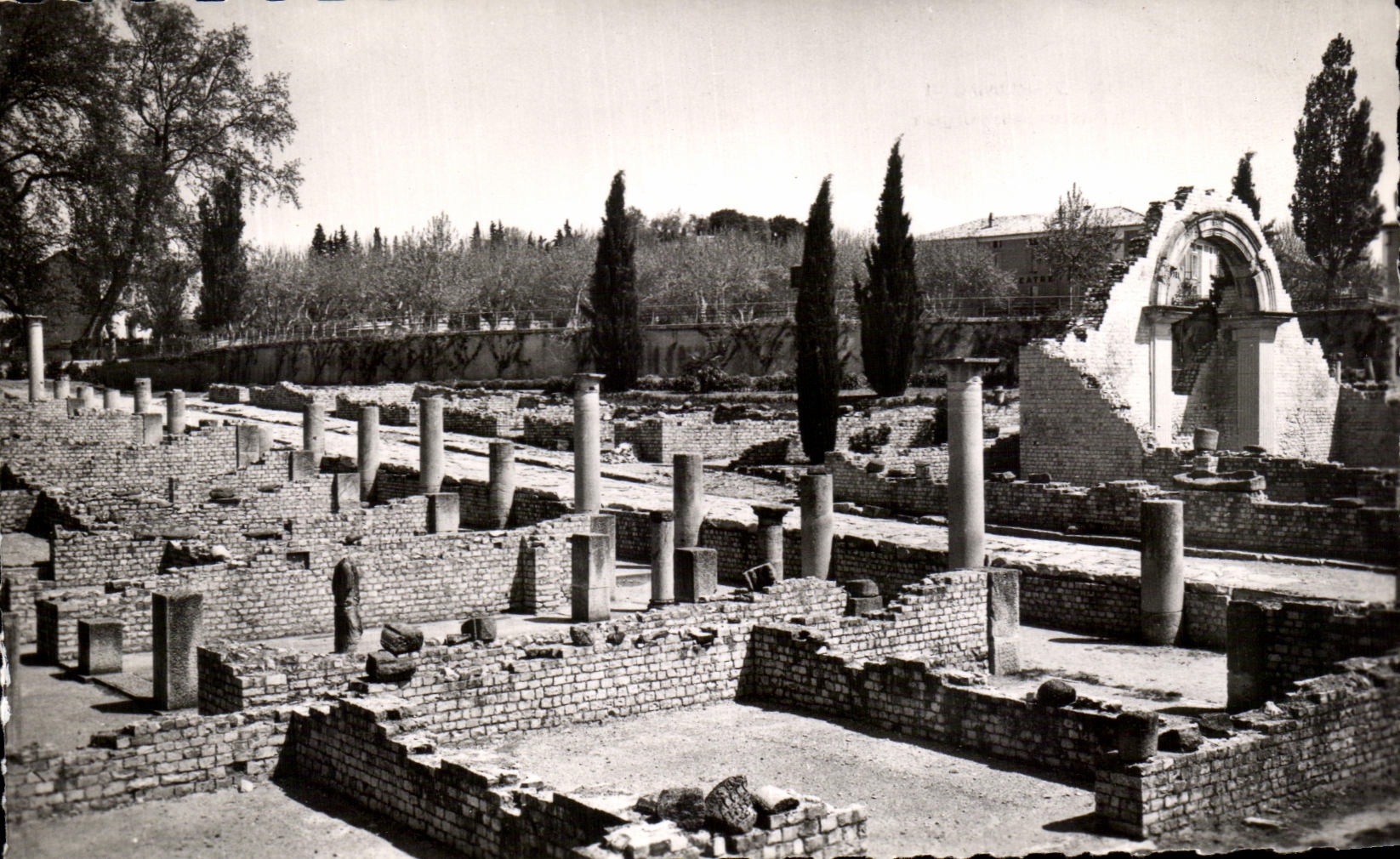 CPA Vaison the Roman the House Of Butt Out of Money