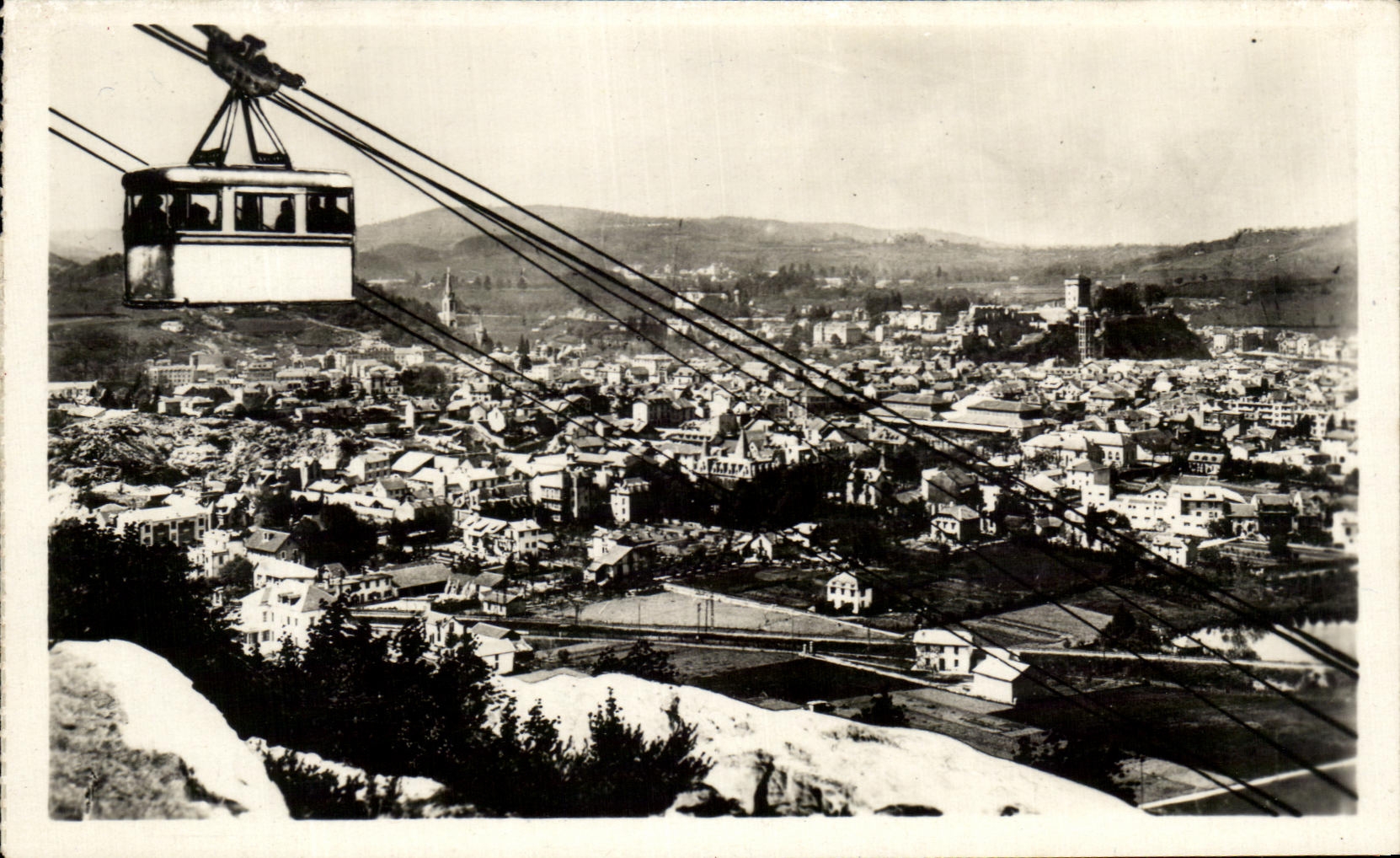 CPA Lourdes Teleferique Panorama sur Lourdes vers Le Chateau et la Easilique