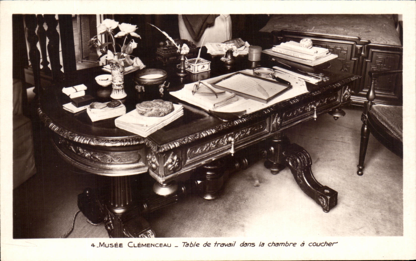 CPA Musee Clemenceau Table de travail dans la chambre a coucher