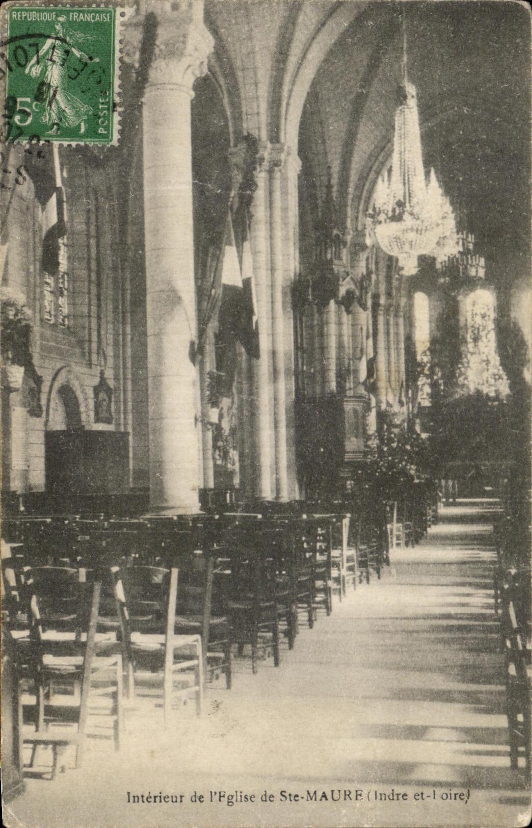 CPA Interieur de l'Eglise de Ste Maure 