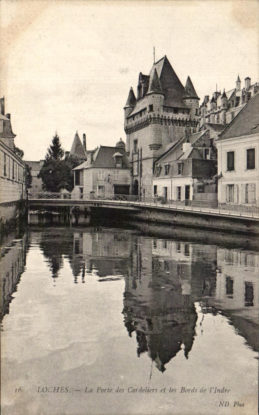 CPA Loches La Porte des Cordeliers et les Bords de L'Indre
