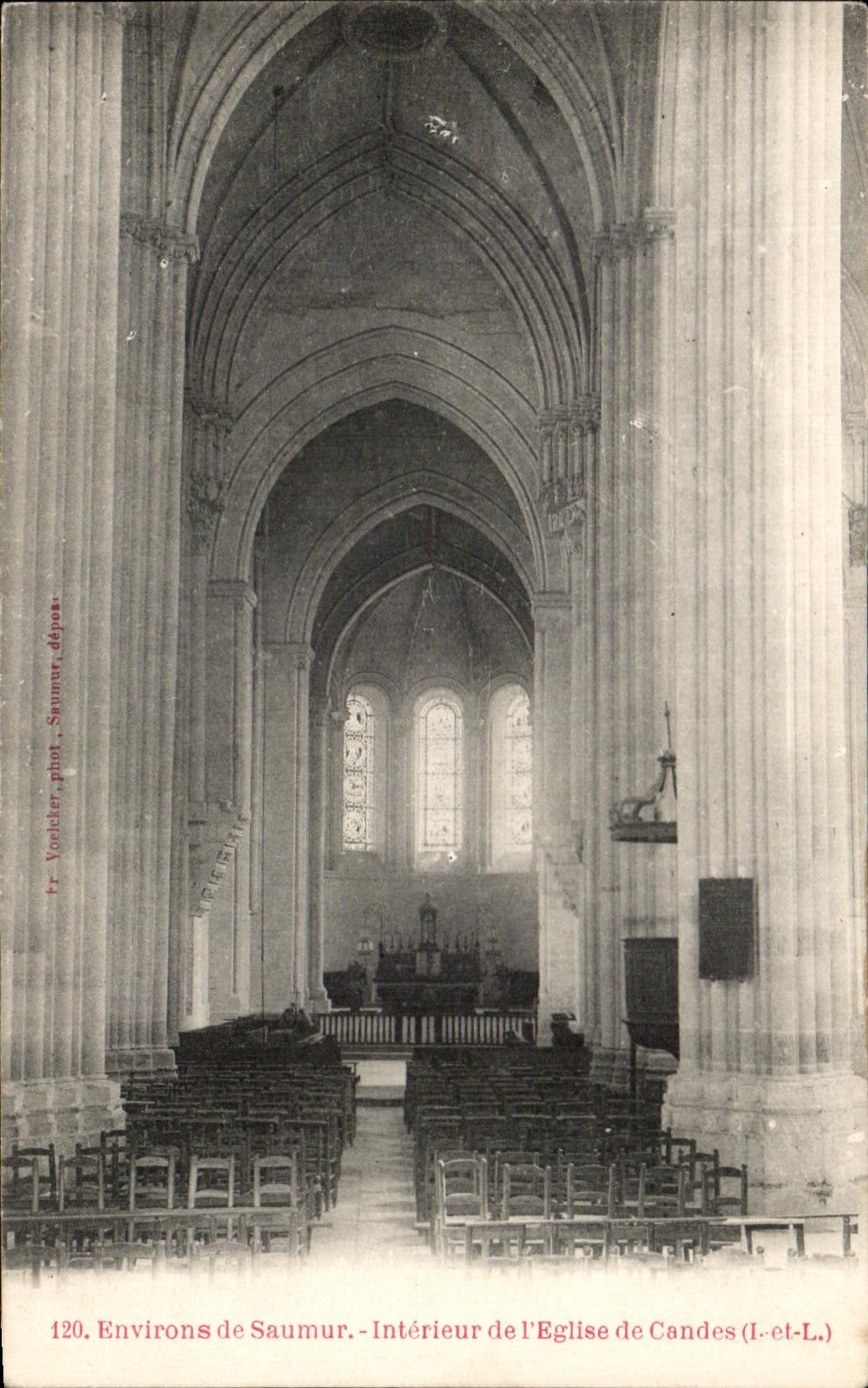 CPA Environs de Saumur Interieur de L'Eglise de Candes