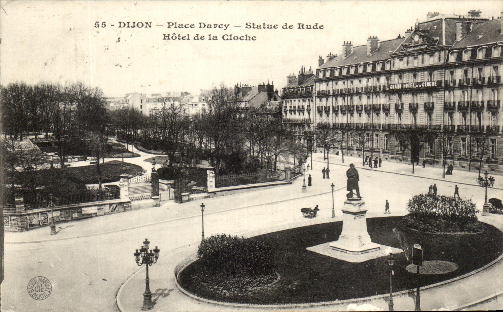 CPA Dijon Place Darcy Statue de Rude Hotel de la Cloche