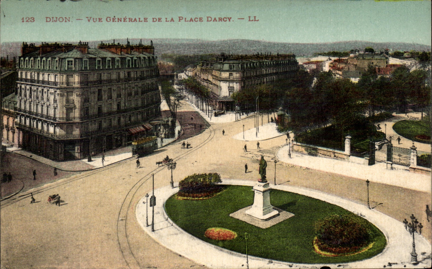 CPA Dijon Vue Generale De la Place Darcy